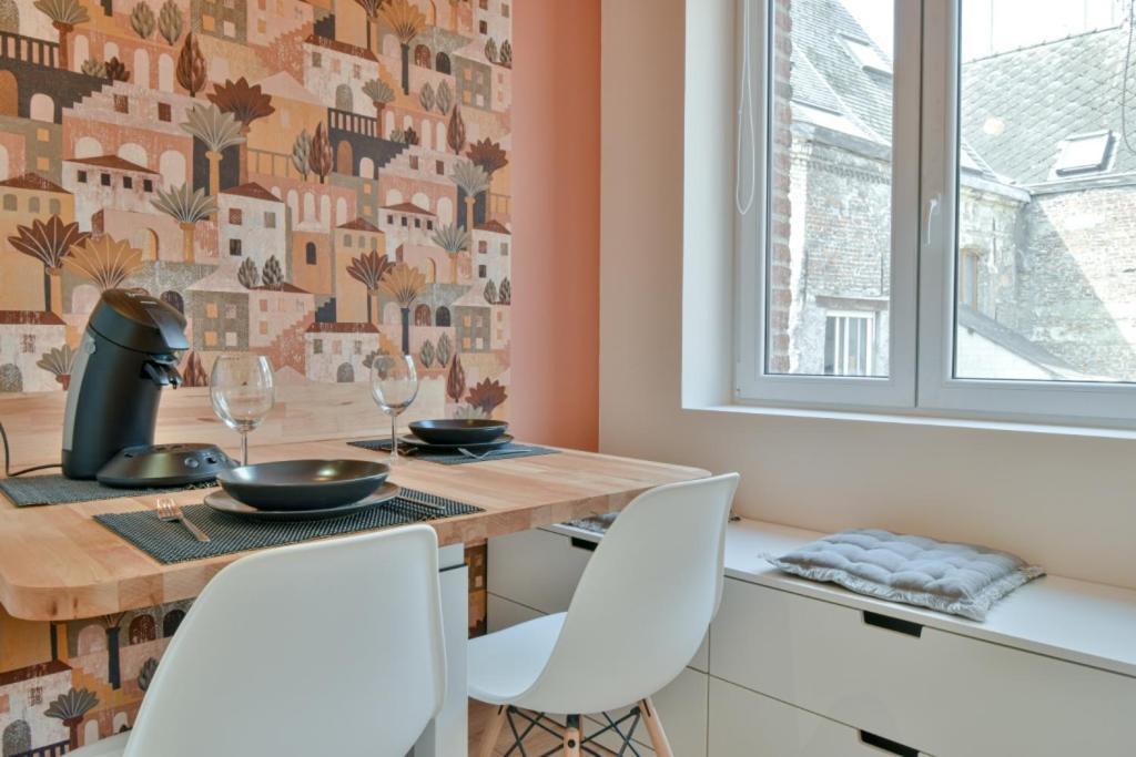 Apartment Jean Hardy - Hyper Centre, Parking Gratuit, Wifi, Clim, Gare Valenciennes